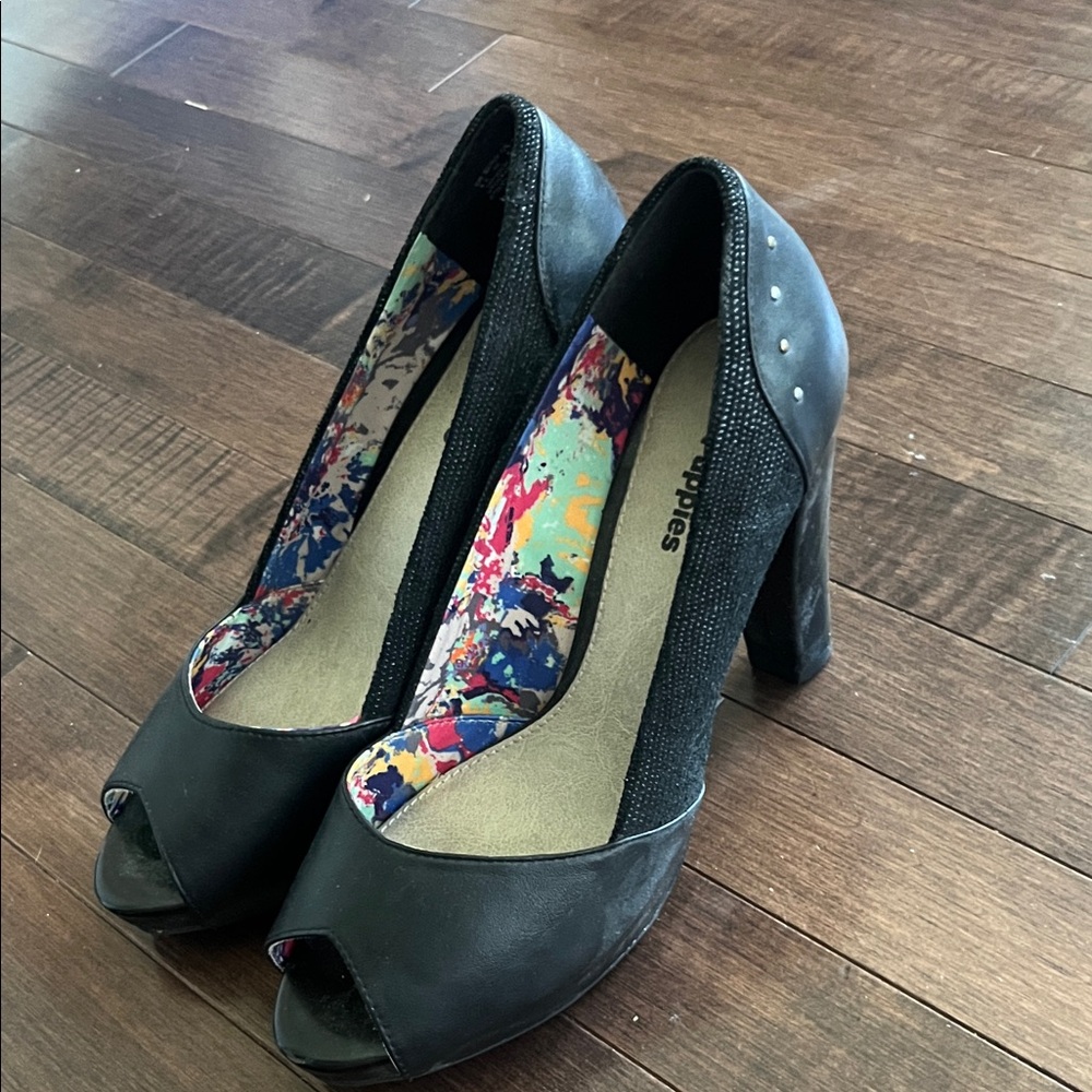 Hush Puppies Black Peep Toe Heels with Colorful Insole size 8.5